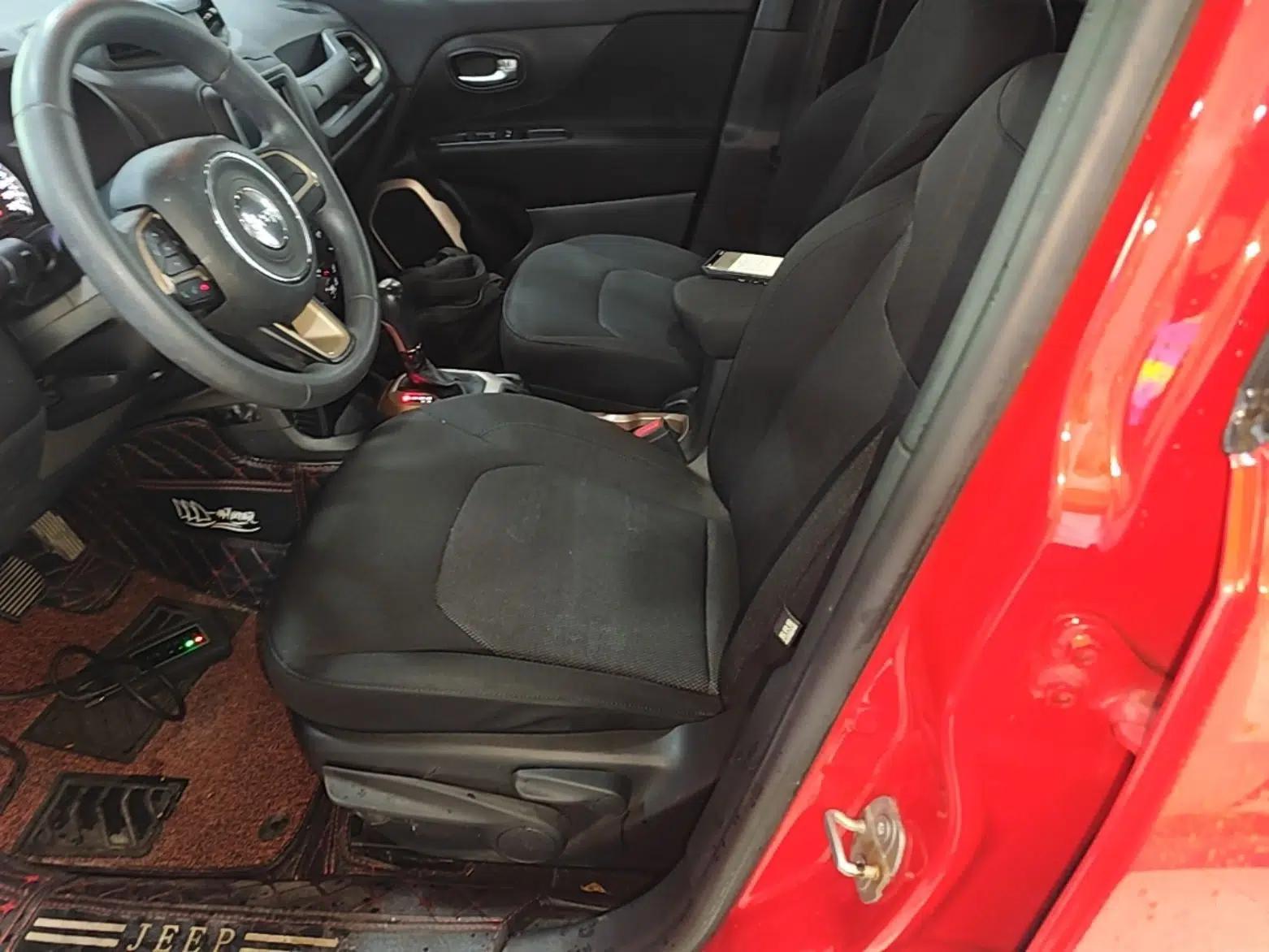 Jeep Renegade 2018 Connected Large Screen Version 180T Automatic High-Energy Edition — миниатюра 18