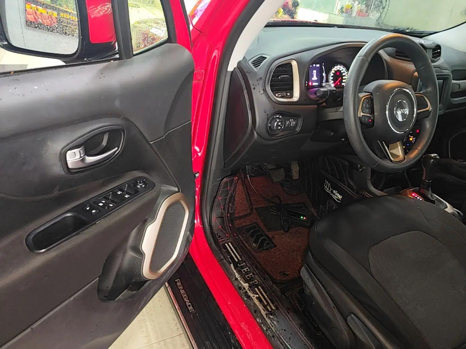 Jeep Renegade 2018 Connected Large Screen Version 180T Automatic High-Energy Edition — миниатюра 19