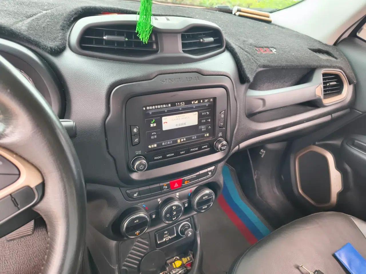 Jeep Renegade 2016 1.4T Automatic Smart Edition — миниатюра 14