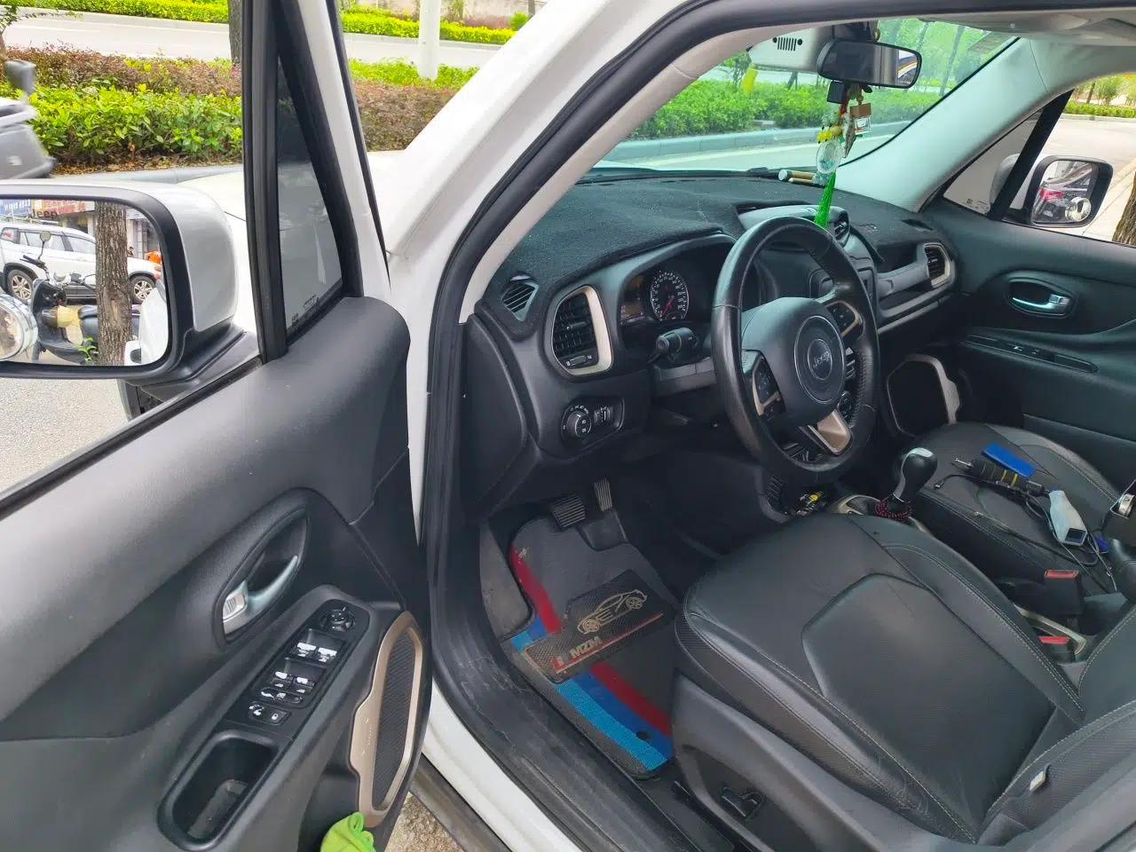 Jeep Renegade 2016 1.4T Automatic Smart Edition — миниатюра 17