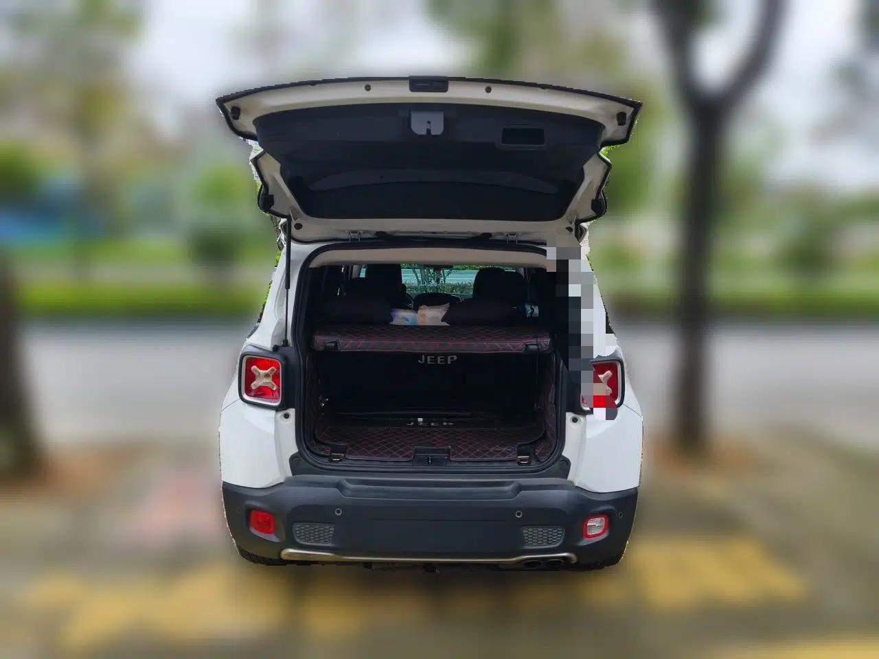 Jeep Renegade 2016 1.4T Automatic Smart Edition — миниатюра 20