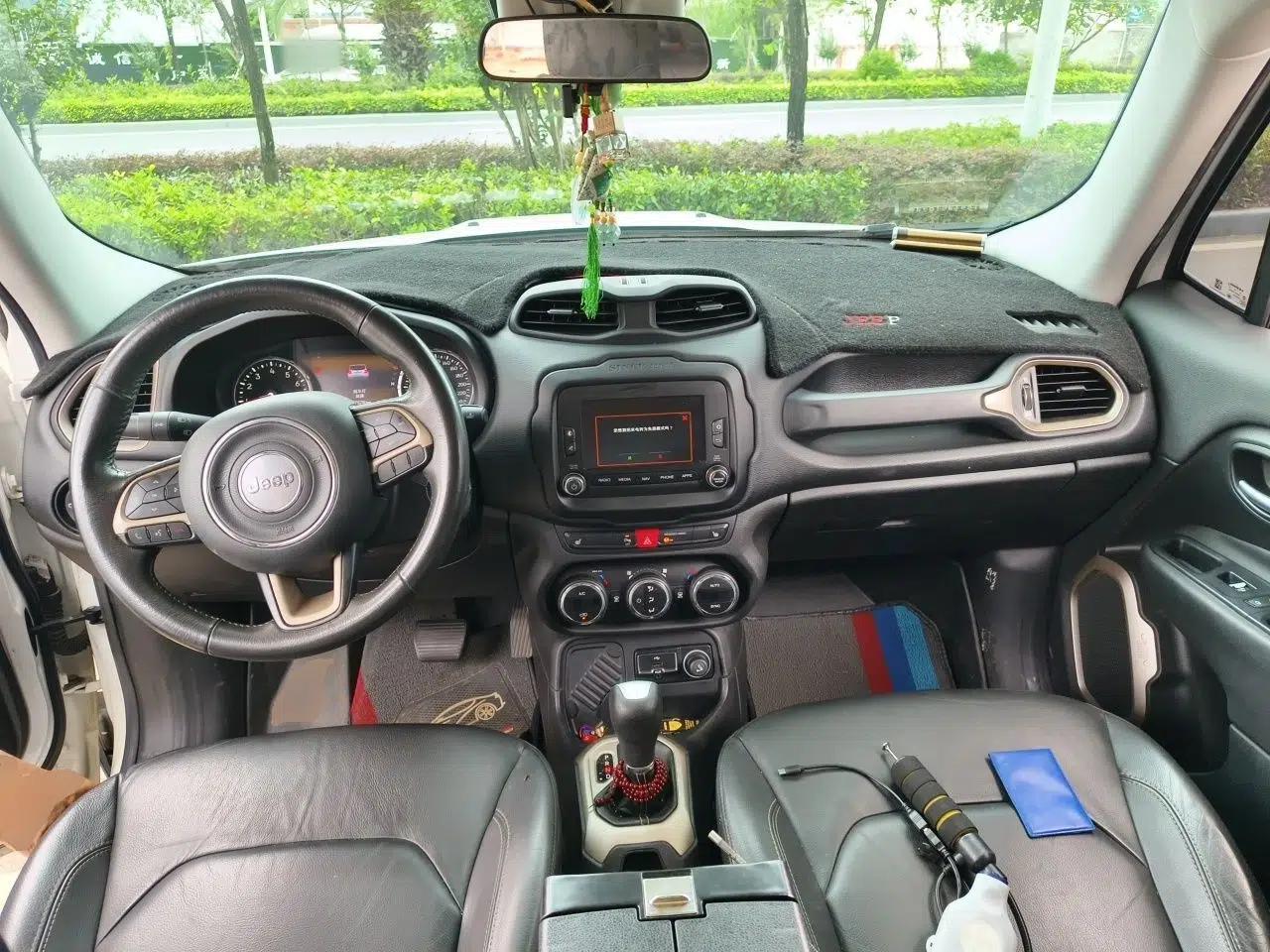 Jeep Renegade 2016 1.4T Automatic Smart Edition — миниатюра 10