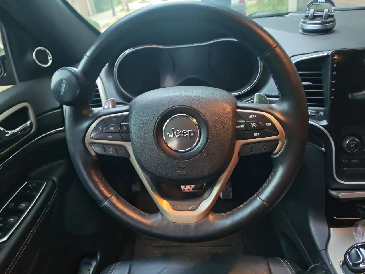 Jeep Grand Cherokee 2014 3.0L Comfort Navigation Edition — миниатюра 11