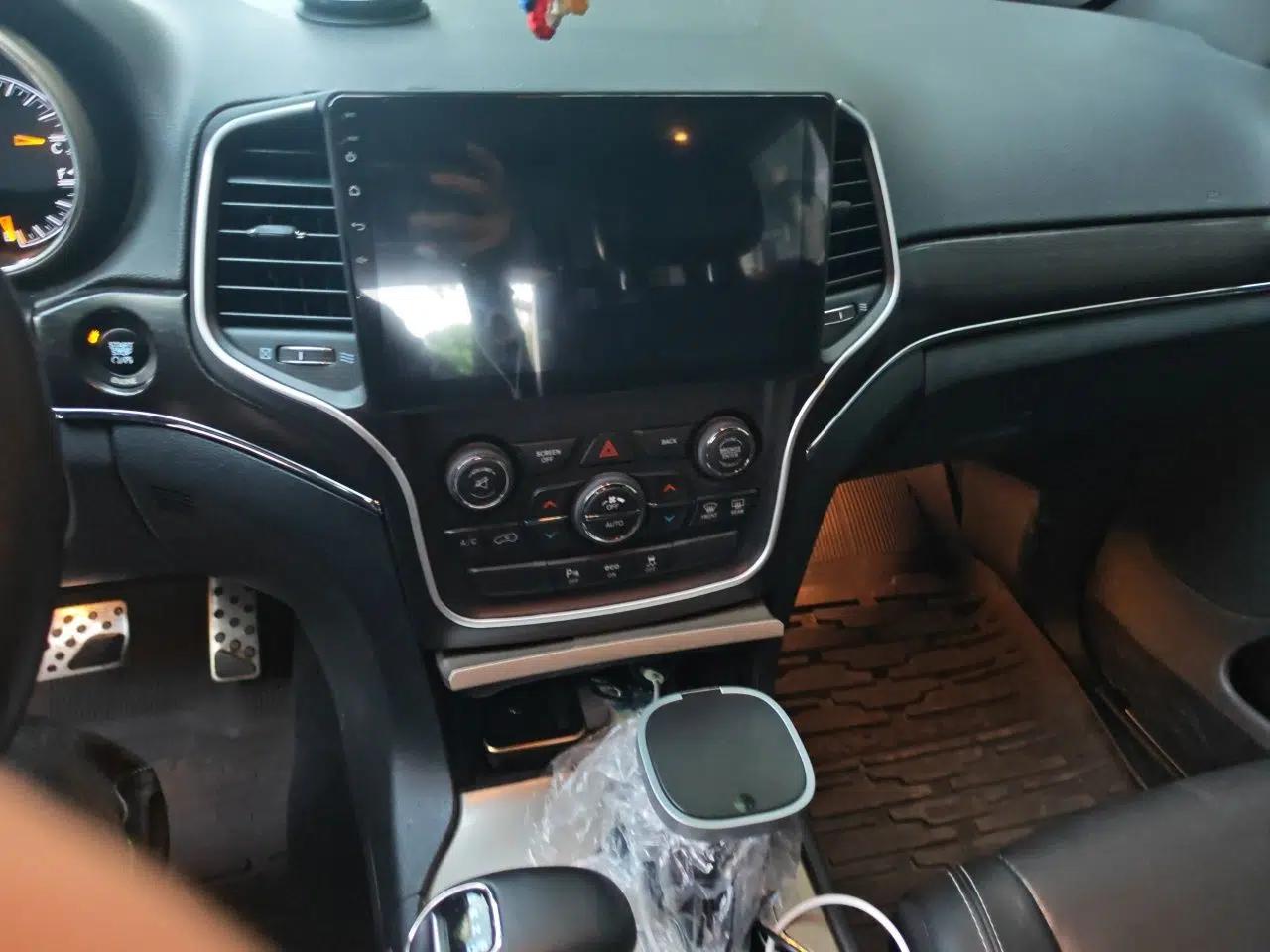 Jeep Grand Cherokee 2014 3.0L Comfort Navigation Edition — миниатюра 14