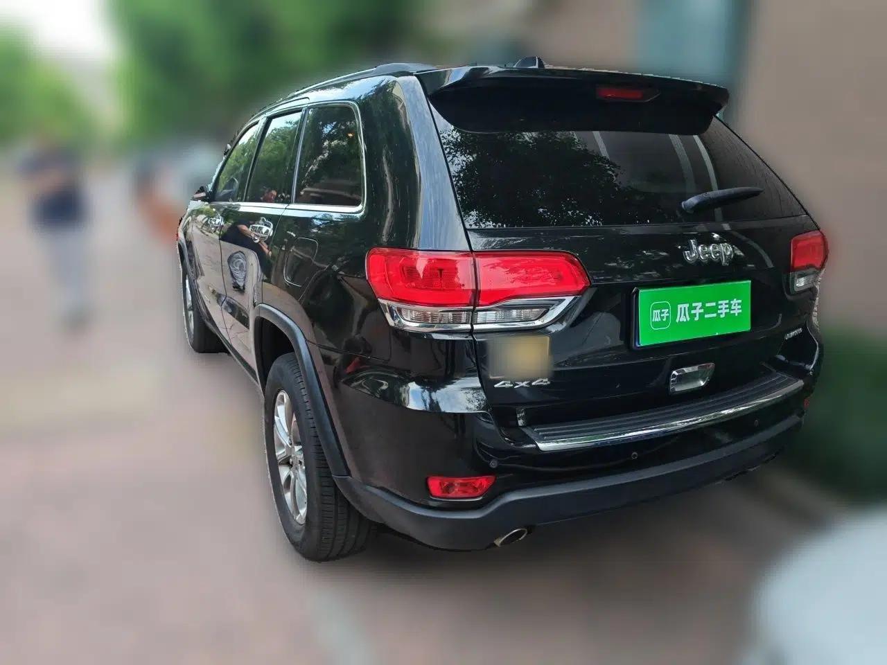 Jeep Grand Cherokee 2014 3.0L Comfort Navigation Edition — миниатюра 4