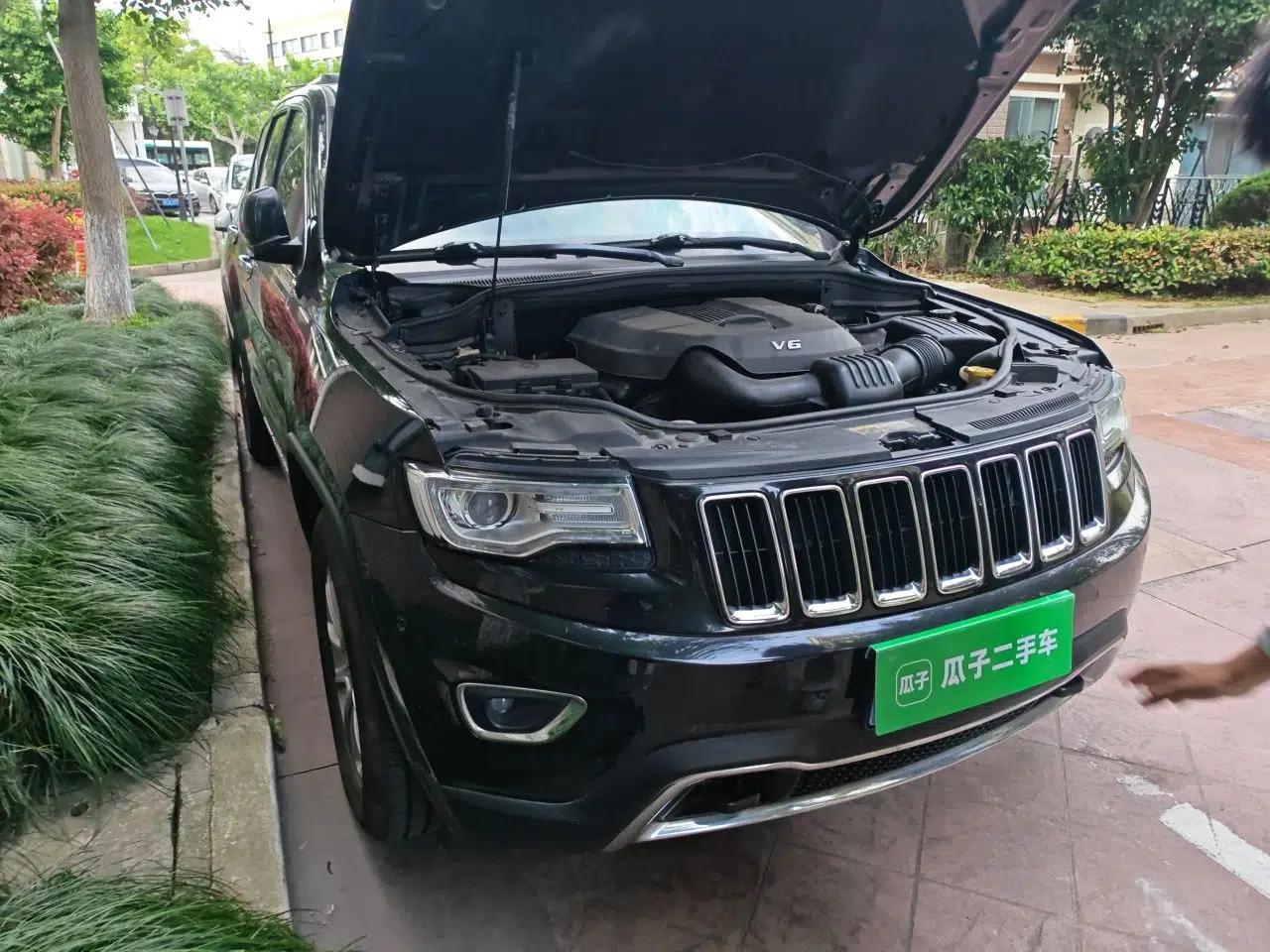 Jeep Grand Cherokee 2014 3.0L Comfort Navigation Edition — миниатюра 7