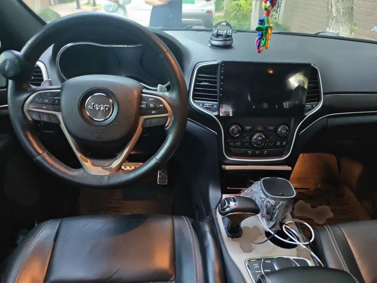 Jeep Grand Cherokee 2014 3.0L Comfort Navigation Edition — миниатюра 10