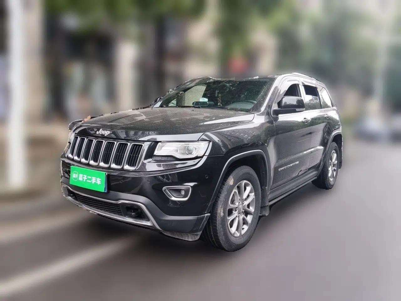 Jeep Grand Cherokee 2016 3.0L Comfort Navigation Edition — миниатюра 1
