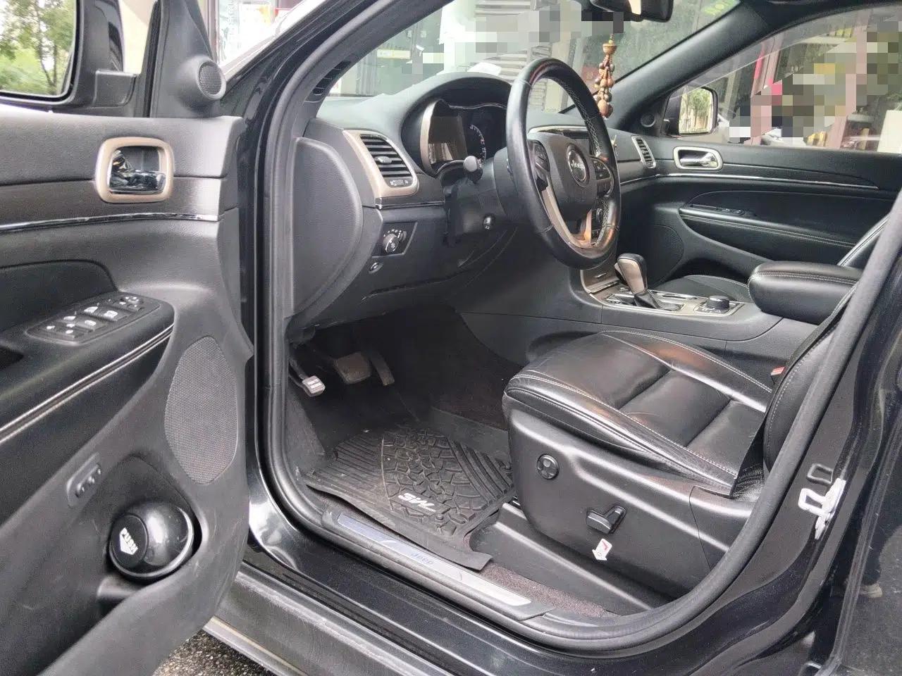 Jeep Grand Cherokee 2016 3.0L Comfort Navigation Edition — миниатюра 17
