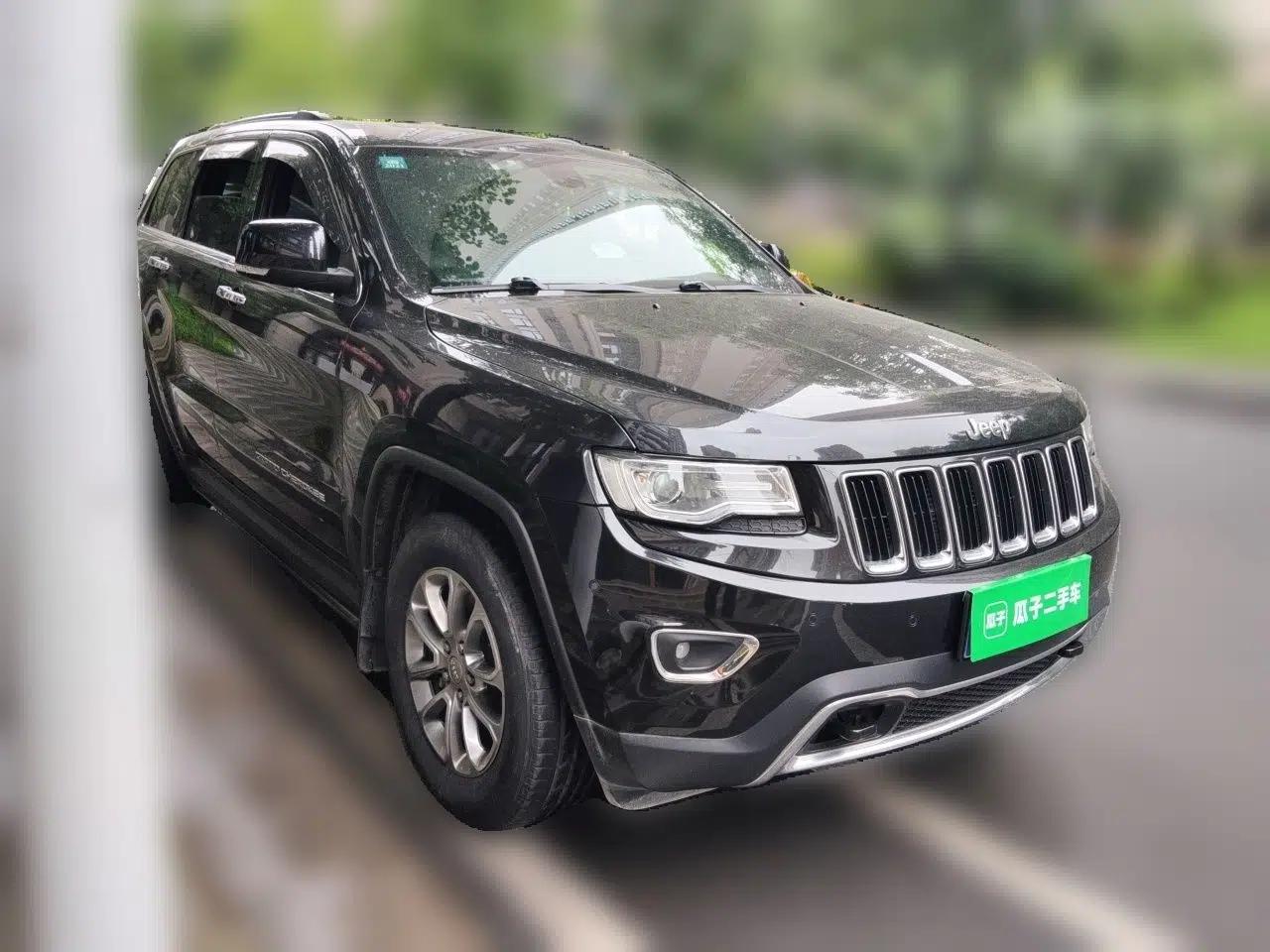 Jeep Grand Cherokee 2016 3.0L Comfort Navigation Edition — миниатюра 3
