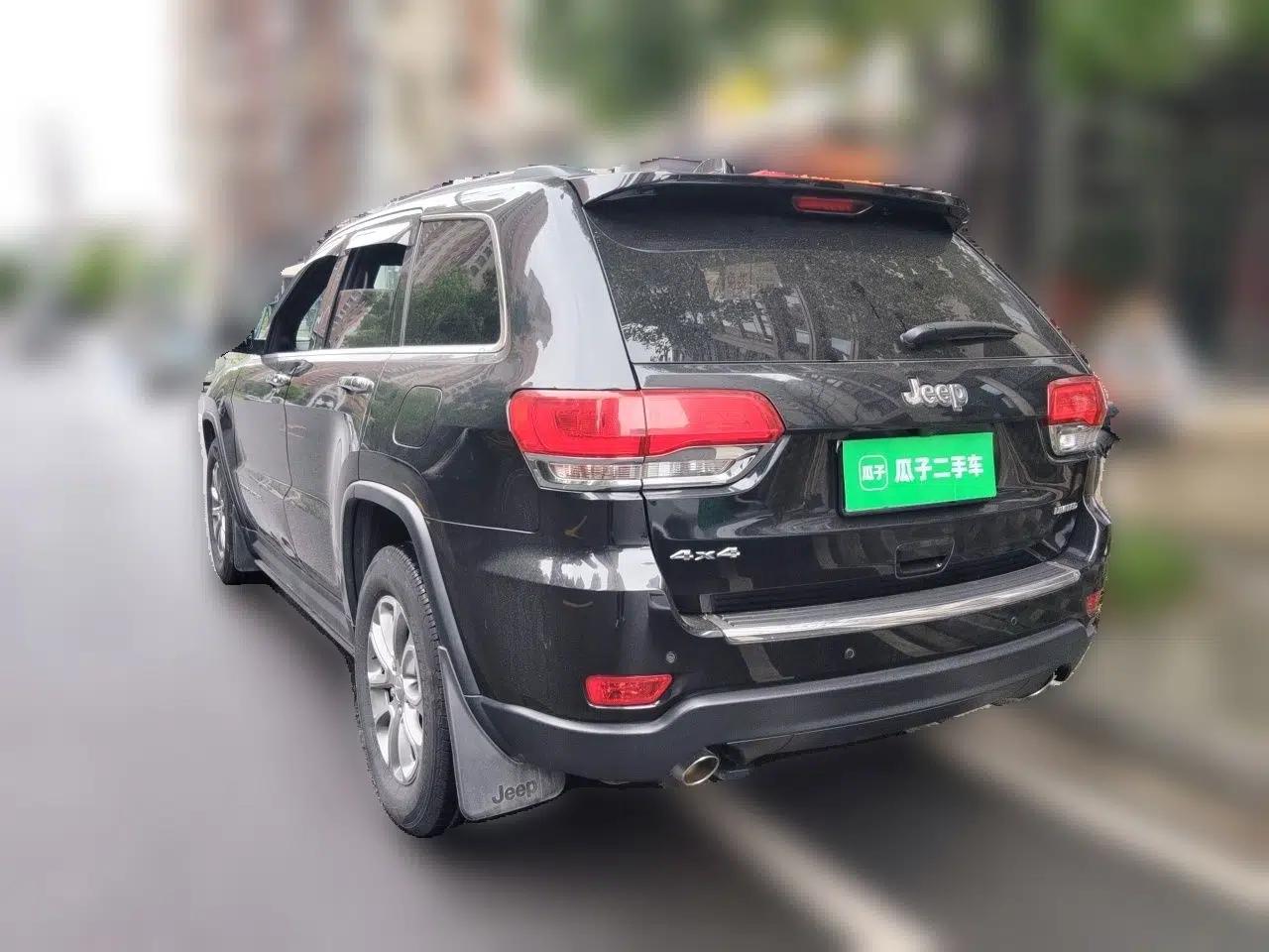 Jeep Grand Cherokee 2016 3.0L Comfort Navigation Edition — миниатюра 4
