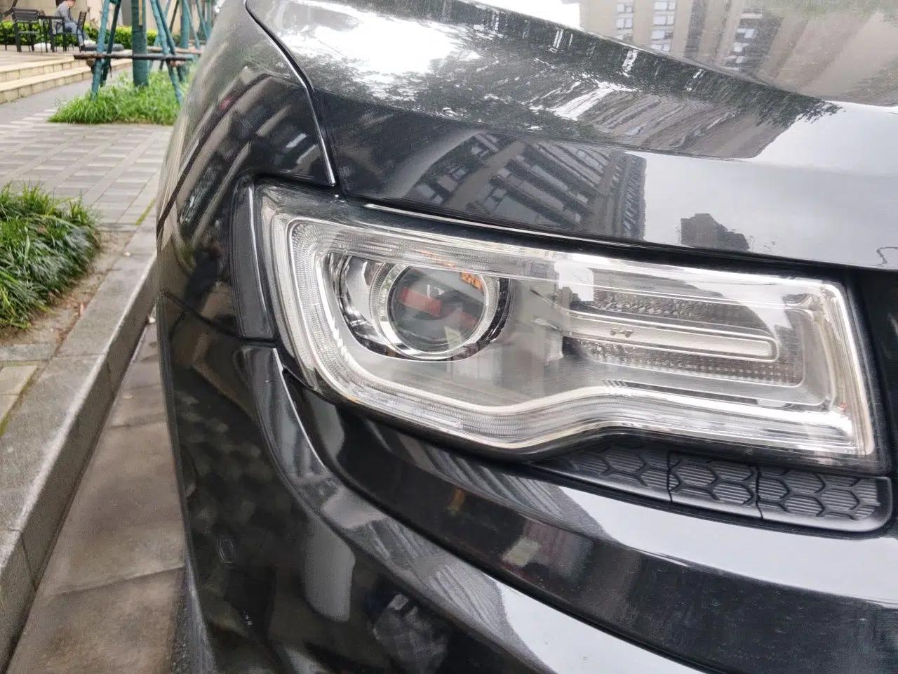 Jeep Grand Cherokee 2016 3.0L Comfort Navigation Edition — миниатюра 7