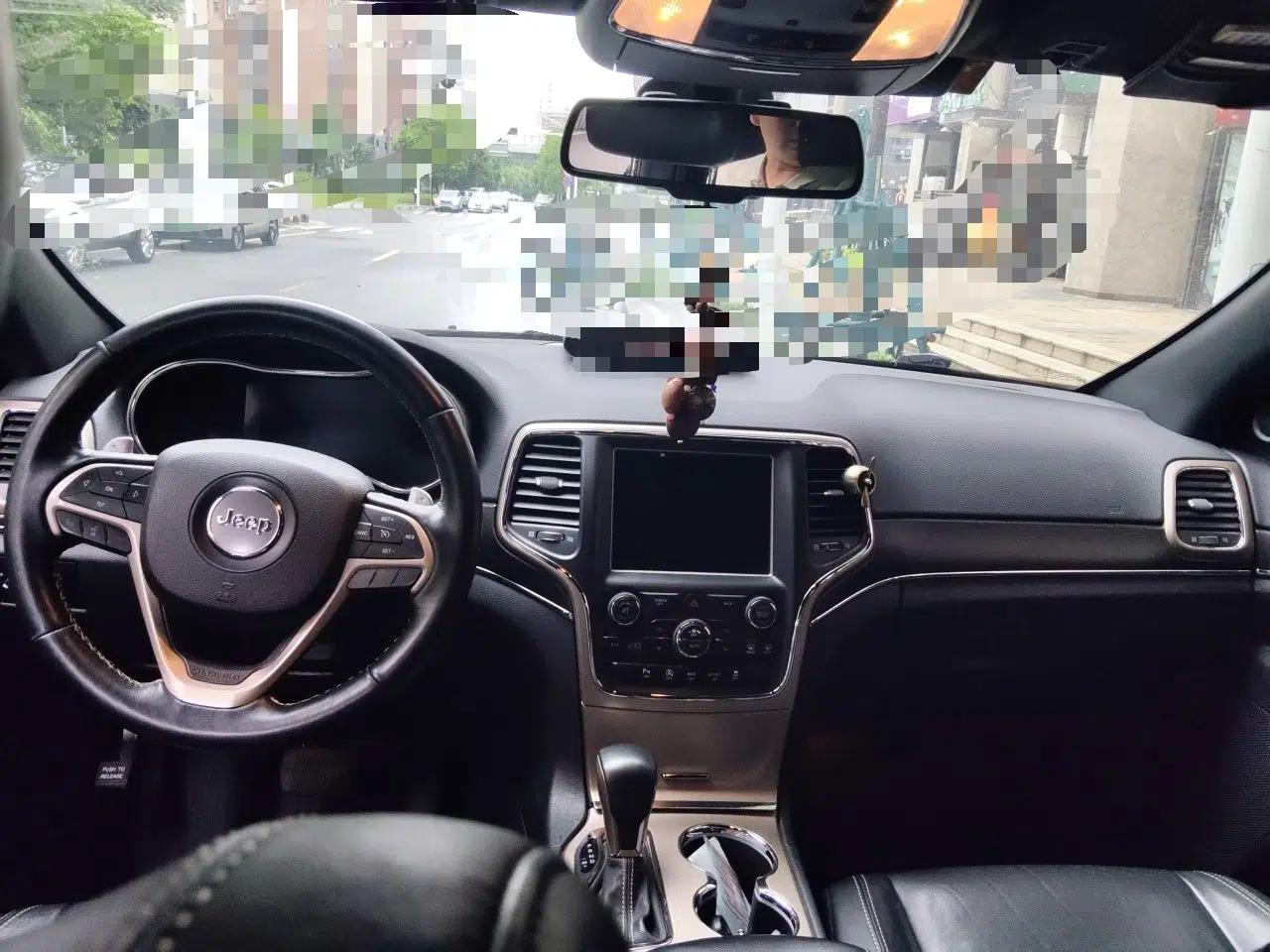 Jeep Grand Cherokee 2016 3.0L Comfort Navigation Edition — миниатюра 10