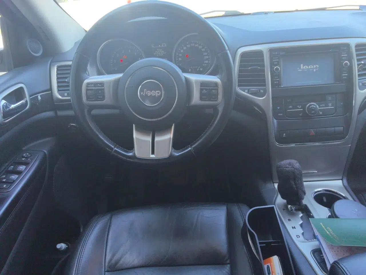 Jeep Grand Cherokee 2011 Revised Version 3.6L Comfort Edition — миниатюра 11