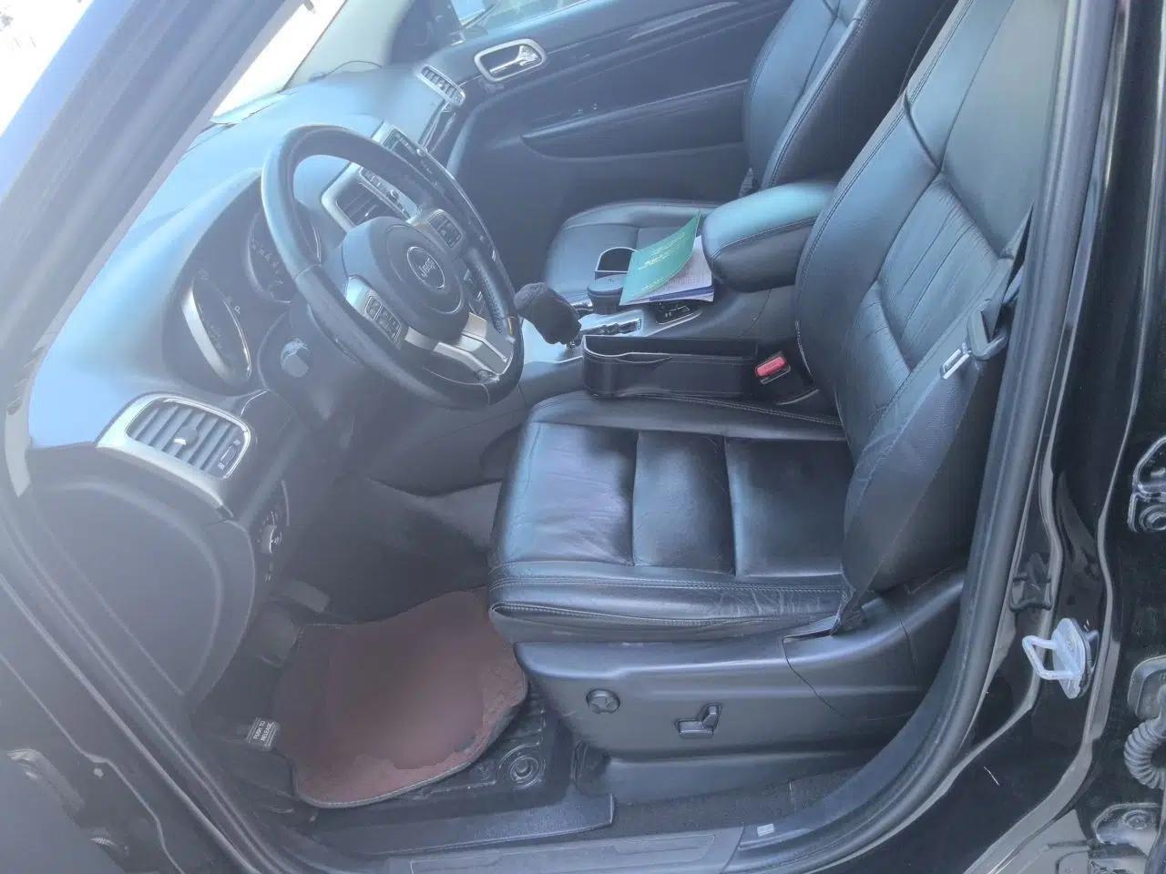 Jeep Grand Cherokee 2011 Revised Version 3.6L Comfort Edition — миниатюра 16