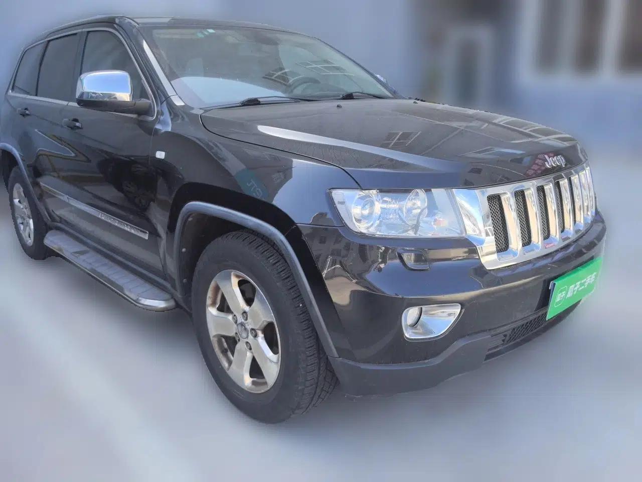 Jeep Grand Cherokee 2011 Revised Version 3.6L Comfort Edition — миниатюра 3