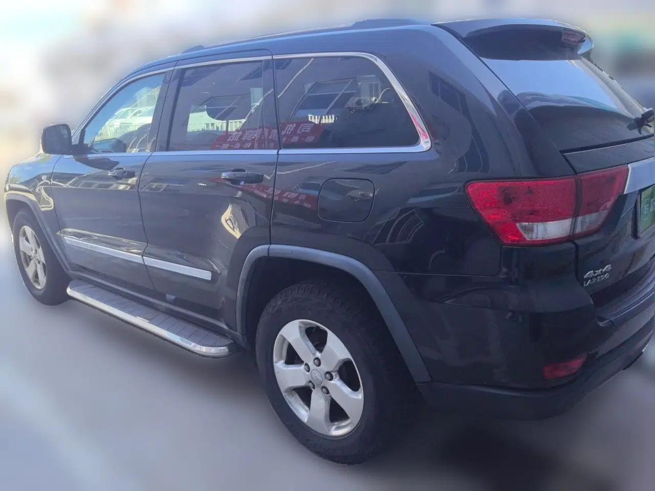 Jeep Grand Cherokee 2011 Revised Version 3.6L Comfort Edition — миниатюра 4