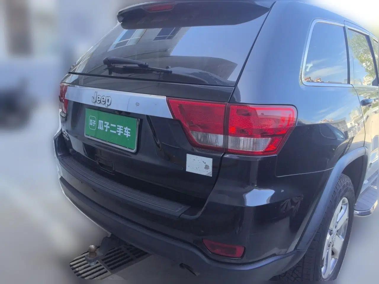 Jeep Grand Cherokee 2011 Revised Version 3.6L Comfort Edition — миниатюра 5