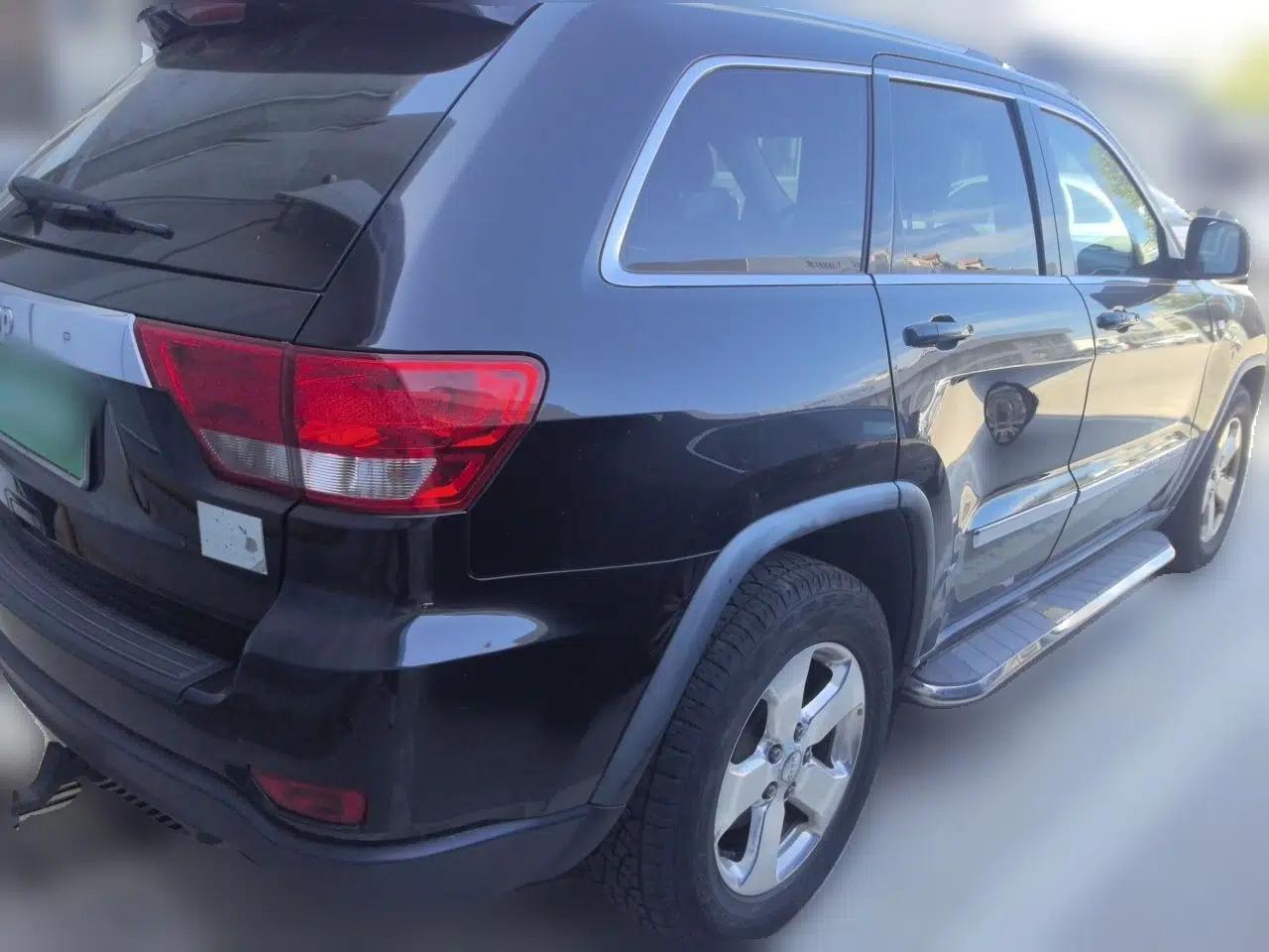 Jeep Grand Cherokee 2011 Revised Version 3.6L Comfort Edition — миниатюра 6