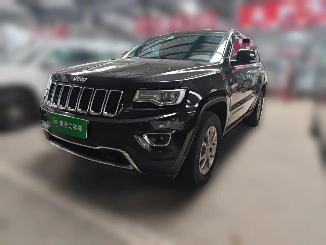 Jeep Grand Cherokee 2015 3.0L Comfort Navigation Edition — миниатюра 1