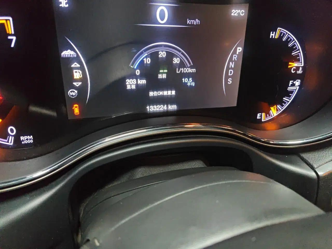 Jeep Grand Cherokee 2015 3.0L Comfort Navigation Edition — миниатюра 13