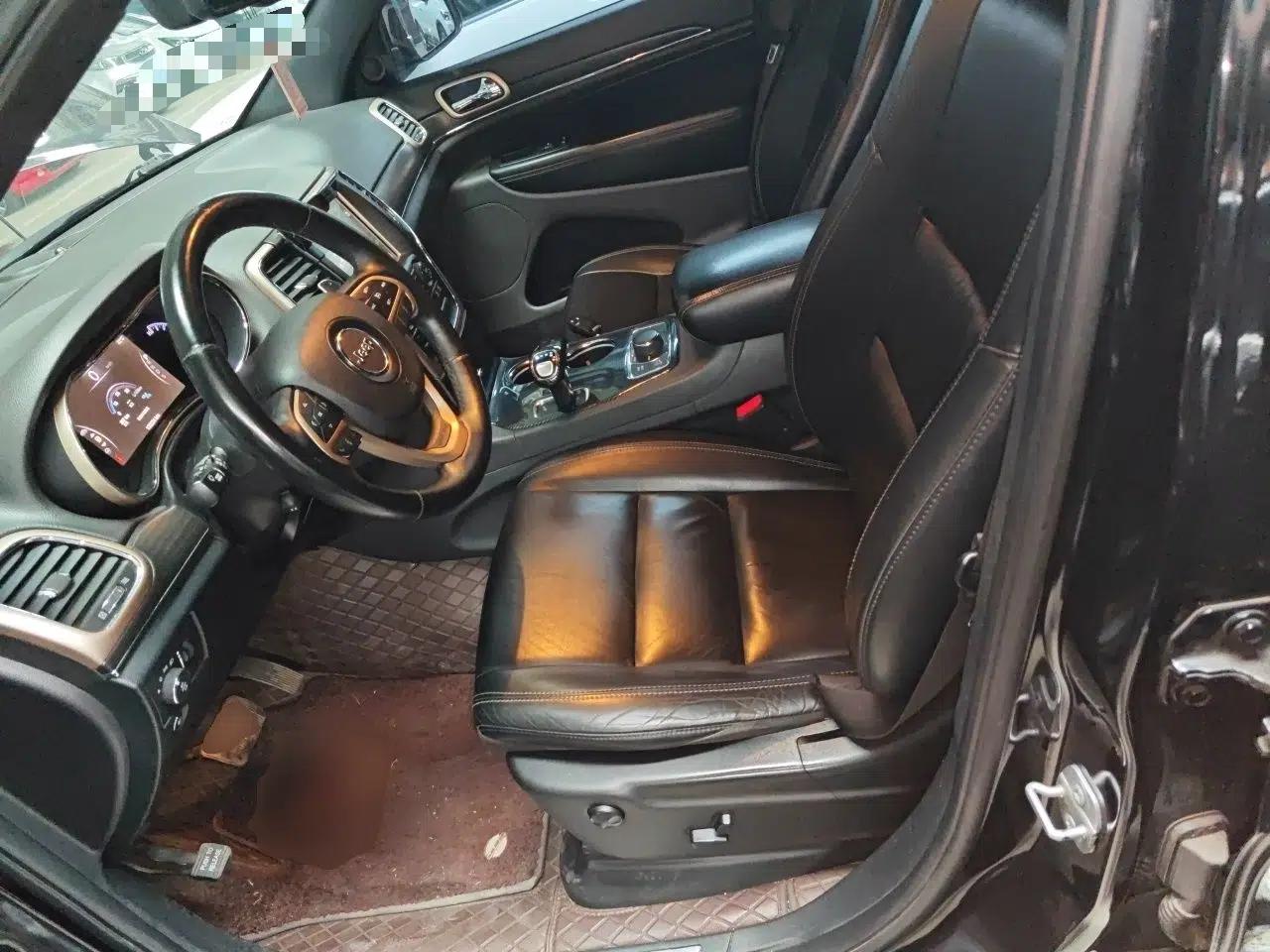 Jeep Grand Cherokee 2015 3.0L Comfort Navigation Edition — миниатюра 16