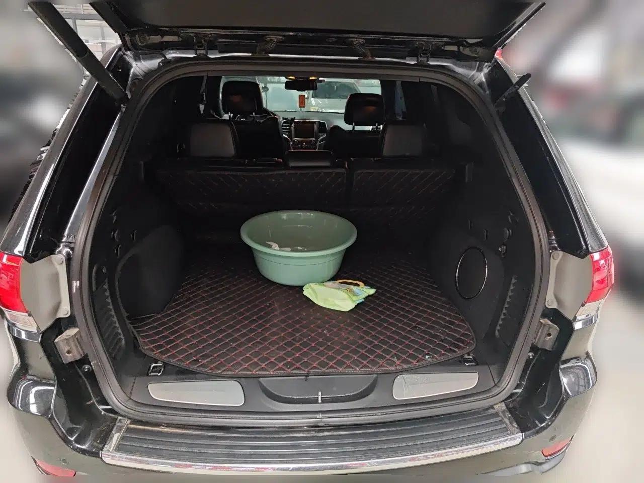Jeep Grand Cherokee 2015 3.0L Comfort Navigation Edition — миниатюра 20