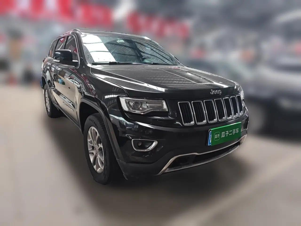 Jeep Grand Cherokee 2015 3.0L Comfort Navigation Edition — миниатюра 3