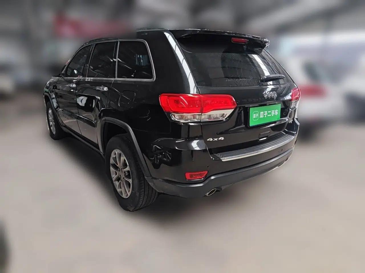 Jeep Grand Cherokee 2015 3.0L Comfort Navigation Edition — миниатюра 4