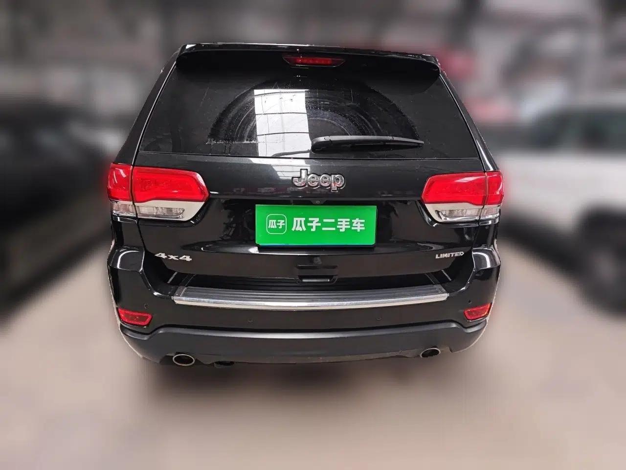 Jeep Grand Cherokee 2015 3.0L Comfort Navigation Edition — миниатюра 5