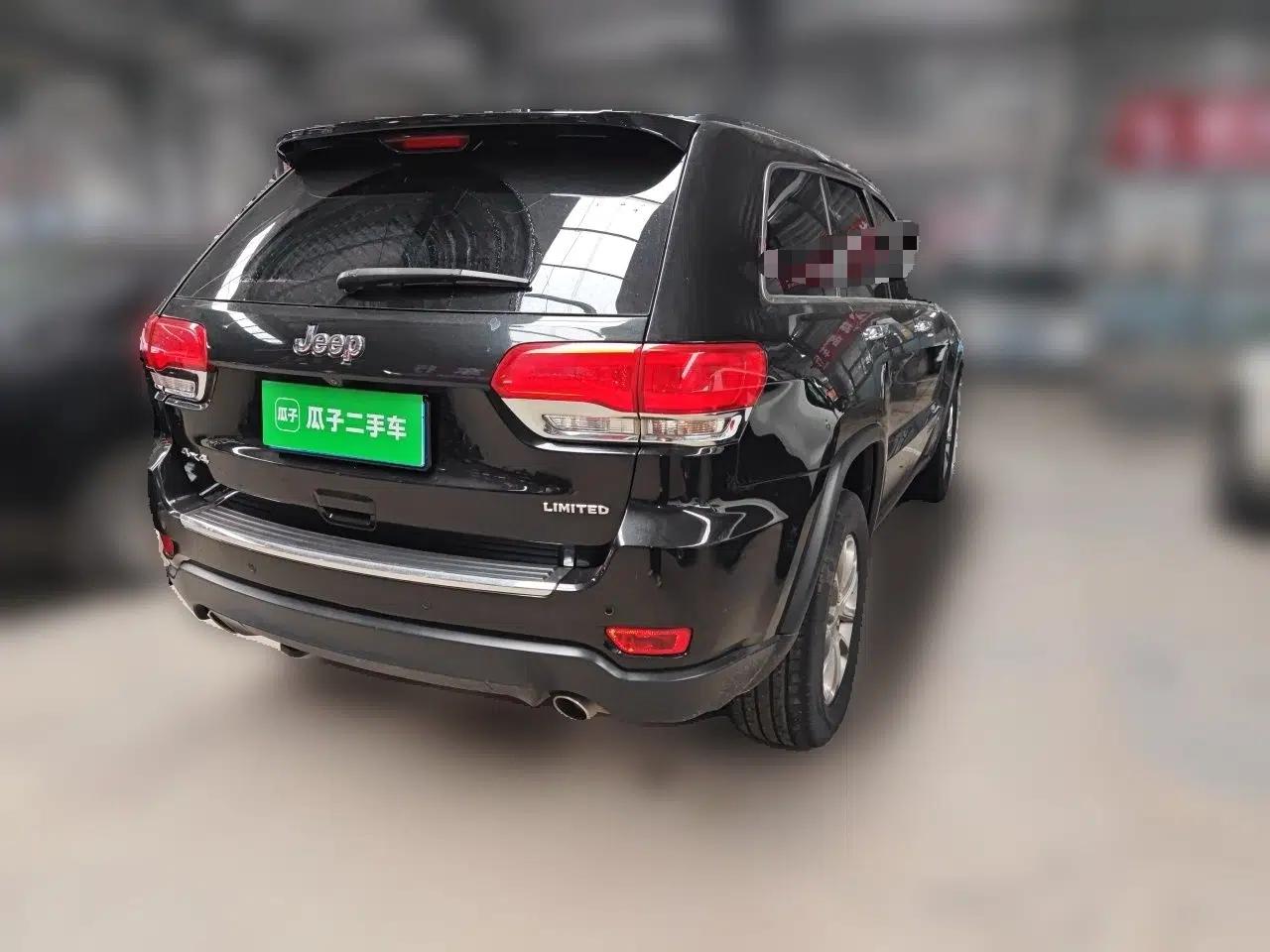 Jeep Grand Cherokee 2015 3.0L Comfort Navigation Edition — миниатюра 6
