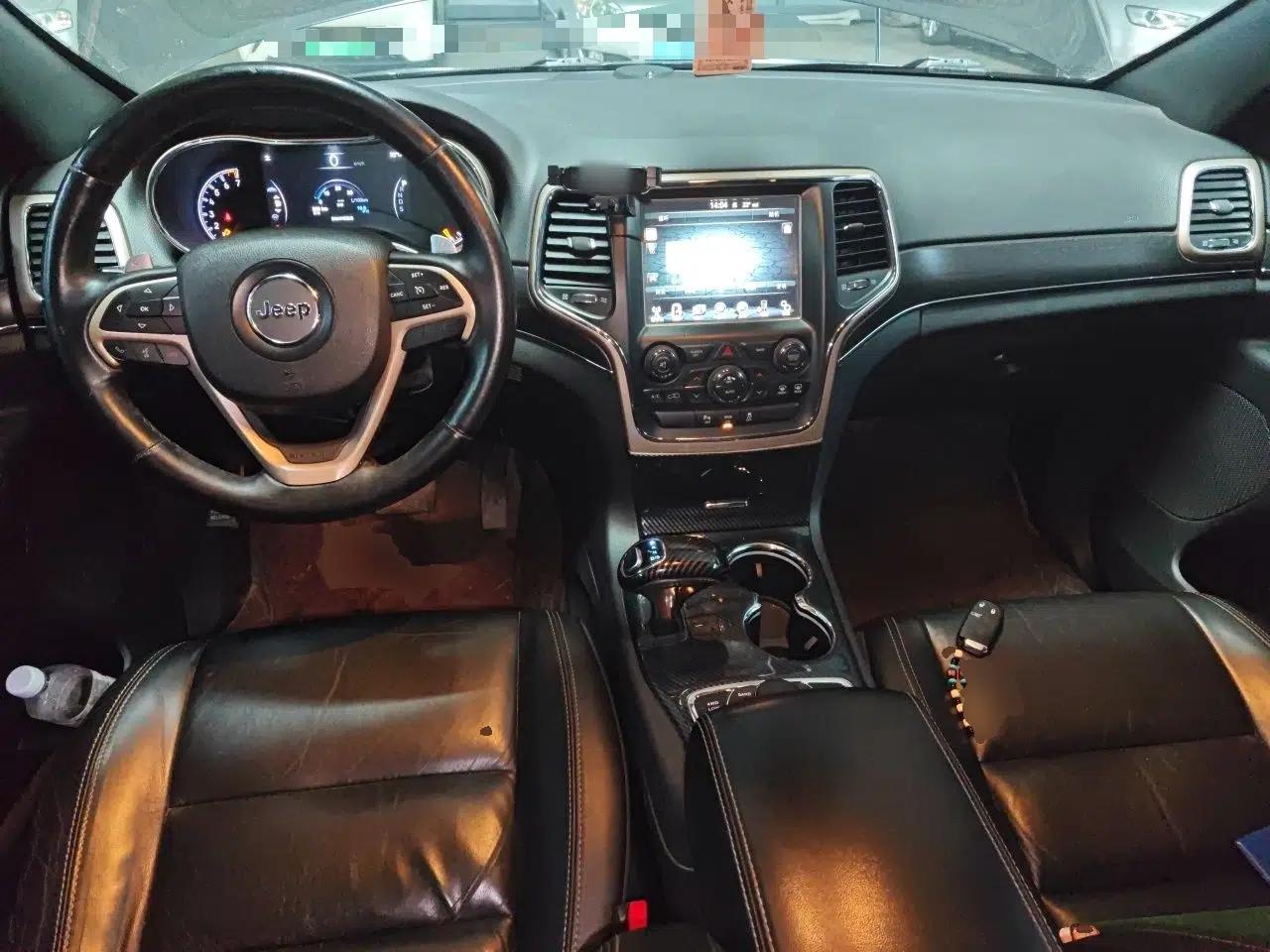 Jeep Grand Cherokee 2015 3.0L Comfort Navigation Edition — миниатюра 10