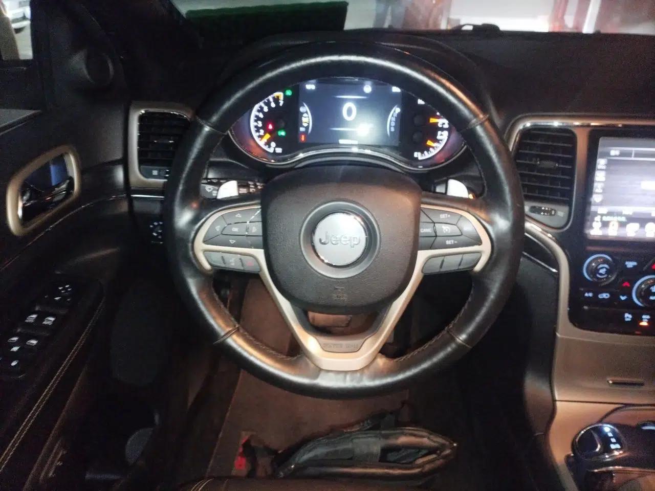 Jeep Grand Cherokee 2014 3.0L Comfort Navigation Edition — миниатюра 11