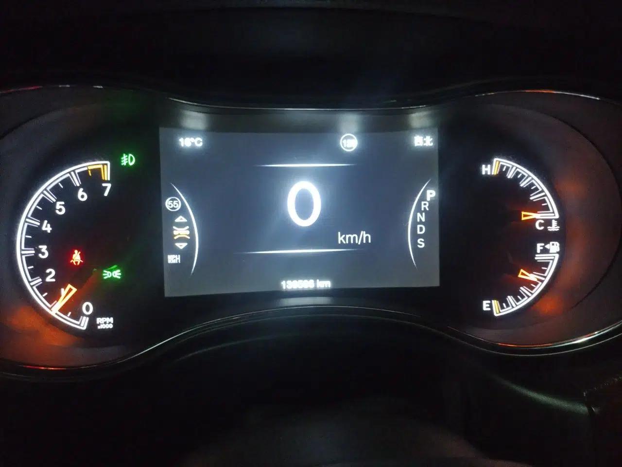 Jeep Grand Cherokee 2014 3.0L Comfort Navigation Edition — миниатюра 12