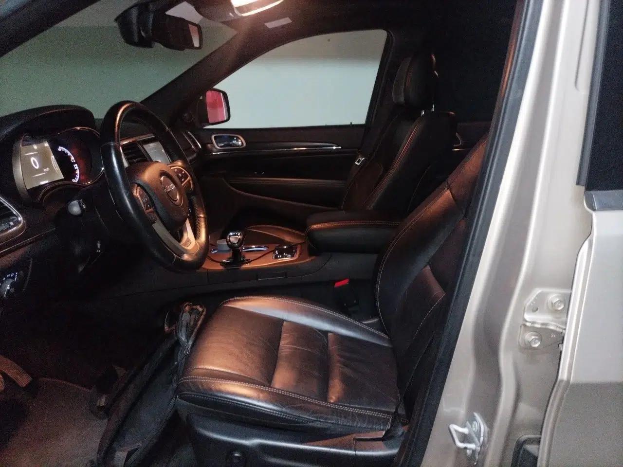 Jeep Grand Cherokee 2014 3.0L Comfort Navigation Edition — миниатюра 16