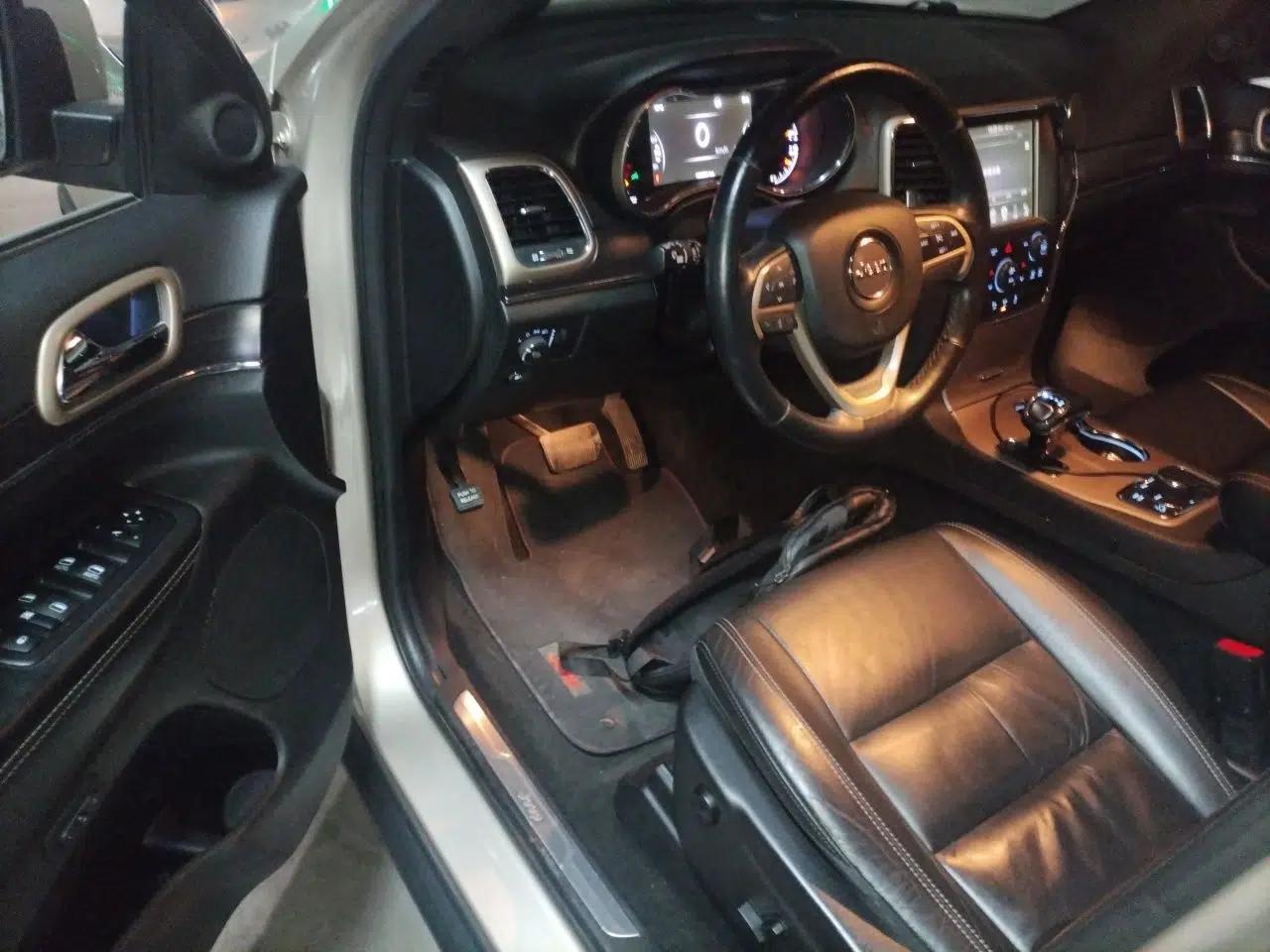 Jeep Grand Cherokee 2014 3.0L Comfort Navigation Edition — миниатюра 17