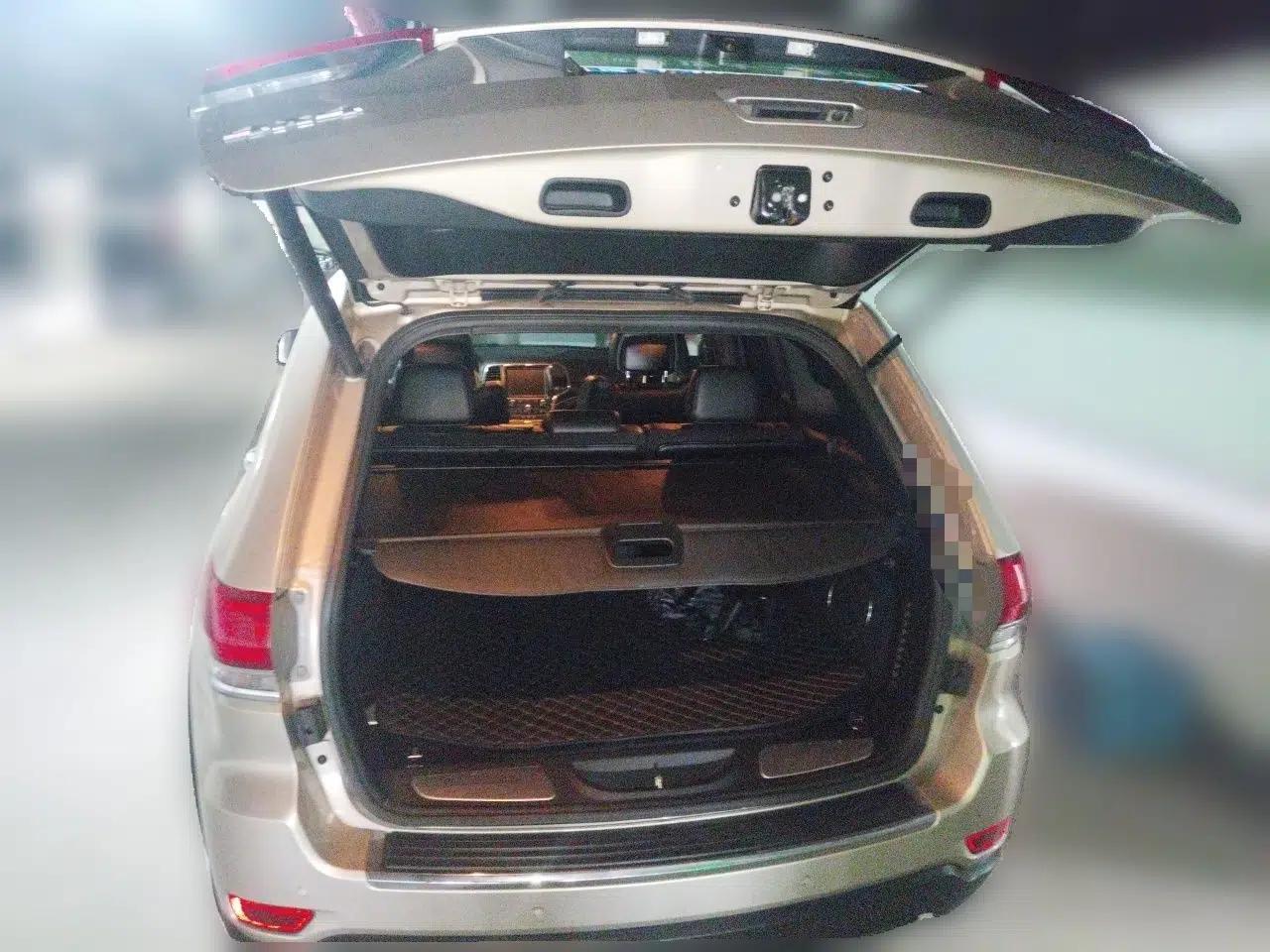 Jeep Grand Cherokee 2014 3.0L Comfort Navigation Edition — миниатюра 20