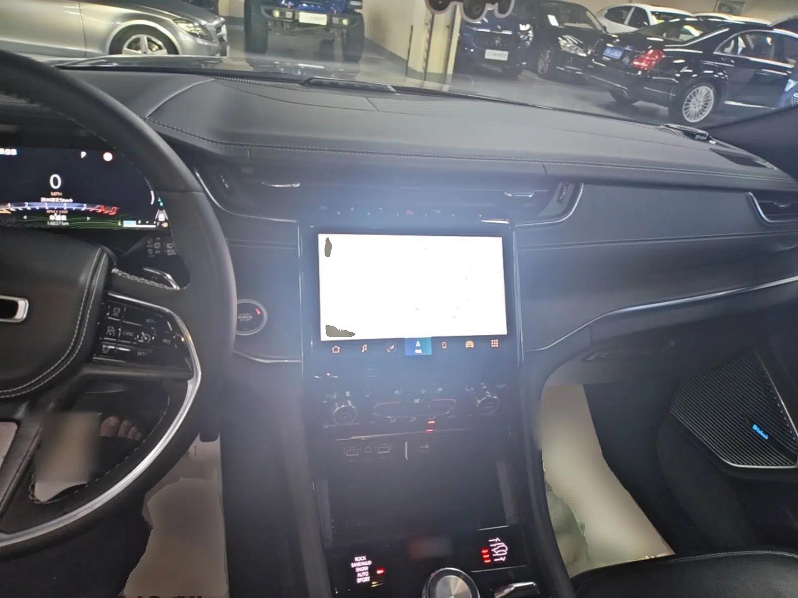 Jeep Grand Cherokee New Energy 2023 4xe Summit Edition — миниатюра 12