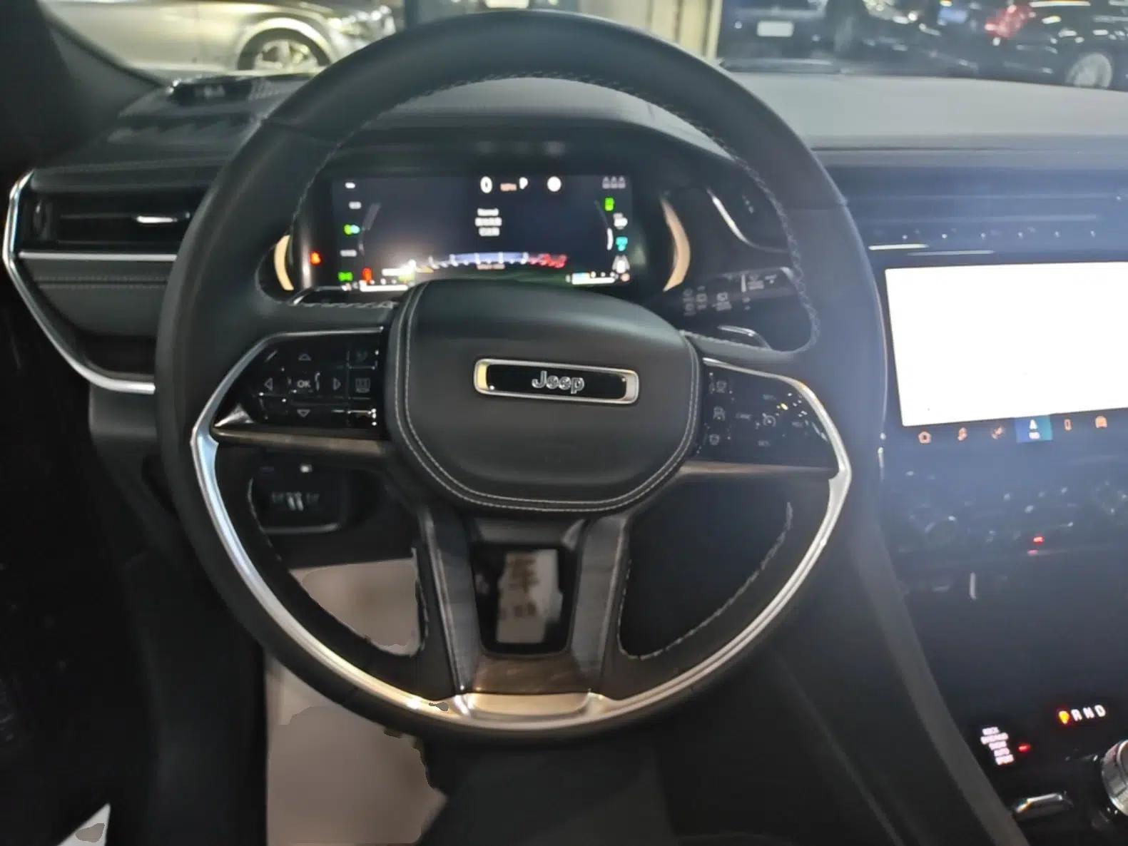 Jeep Grand Cherokee New Energy 2023 4xe Summit Edition — миниатюра 13