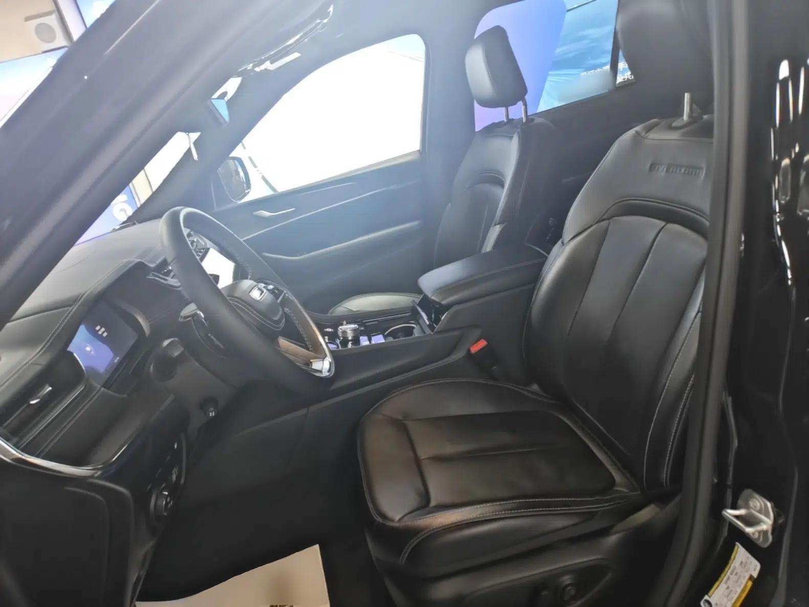 Jeep Grand Cherokee New Energy 2023 4xe Summit Edition — миниатюра 17