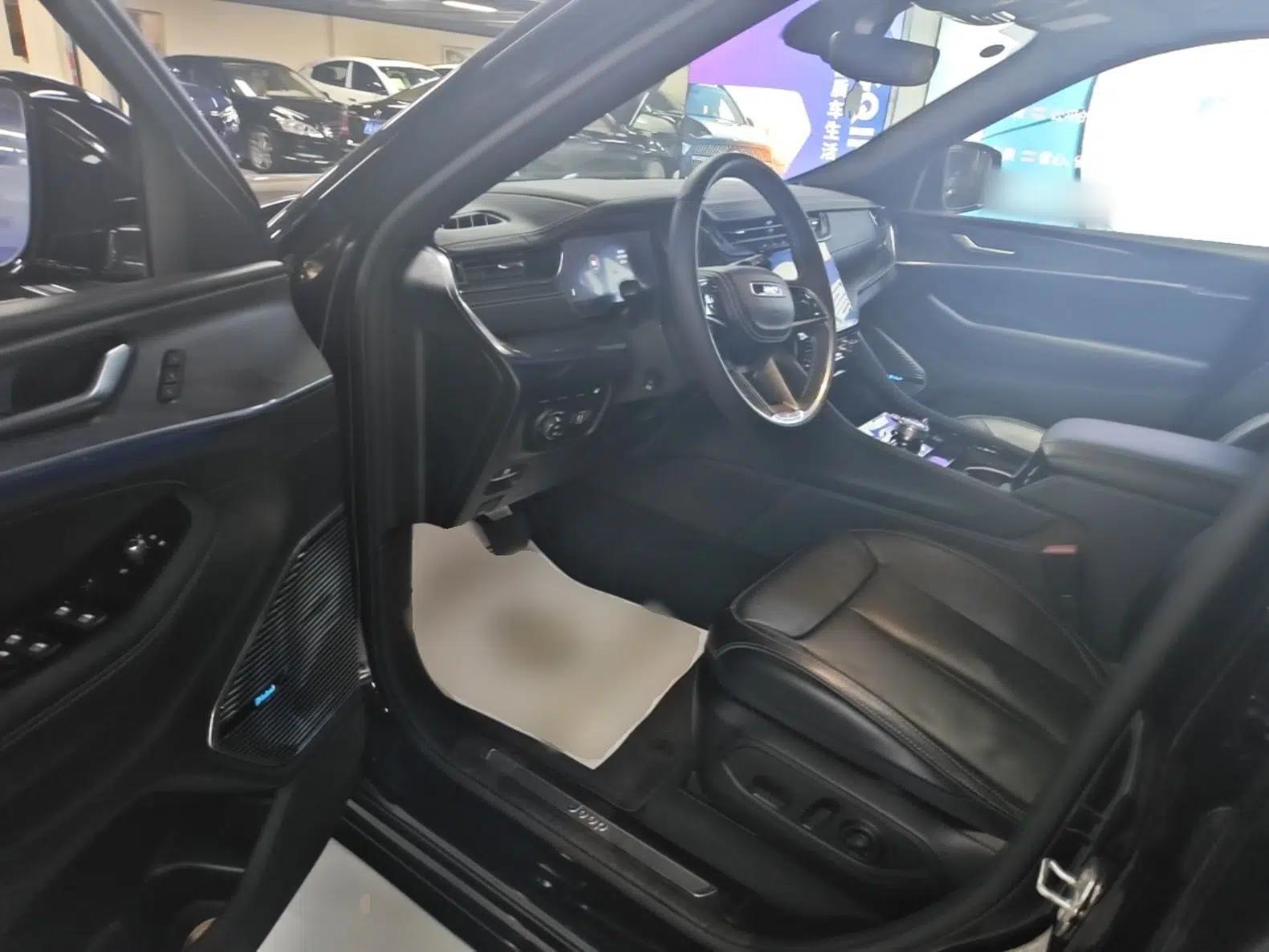 Jeep Grand Cherokee New Energy 2023 4xe Summit Edition — миниатюра 18