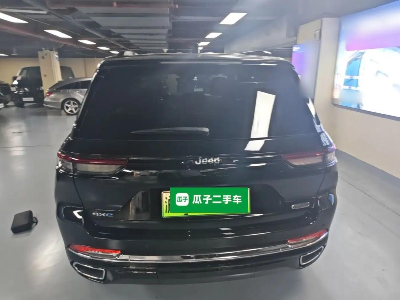 Jeep Grand Cherokee New Energy 2023 4xe Summit Edition — миниатюра 3