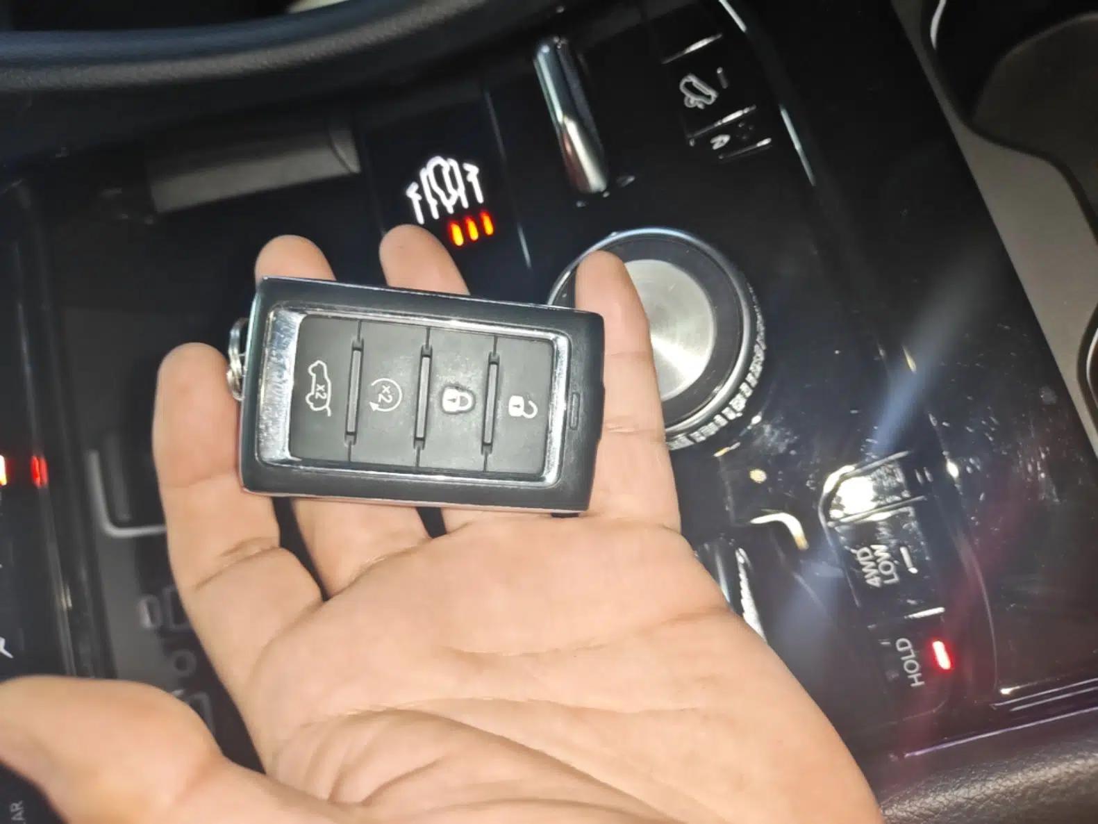Jeep Grand Cherokee New Energy 2023 4xe Summit Edition — миниатюра 22