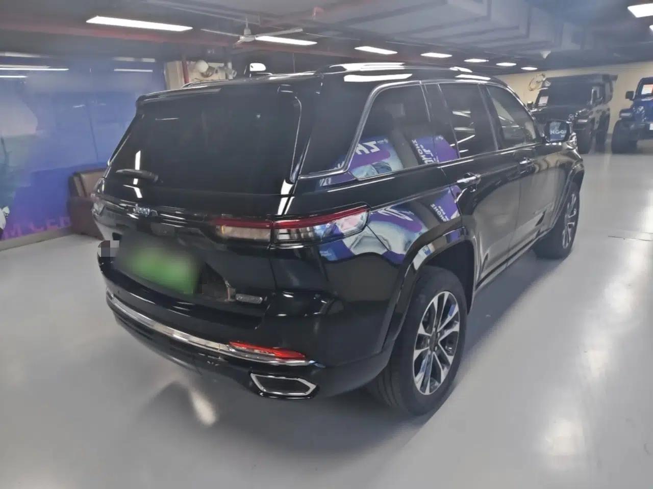 Jeep Grand Cherokee New Energy 2023 4xe Summit Edition — миниатюра 4