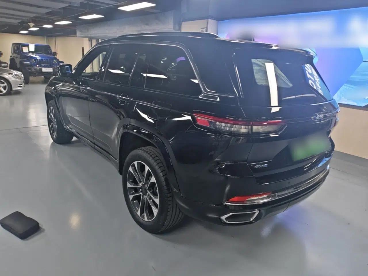 Jeep Grand Cherokee New Energy 2023 4xe Summit Edition — миниатюра 7