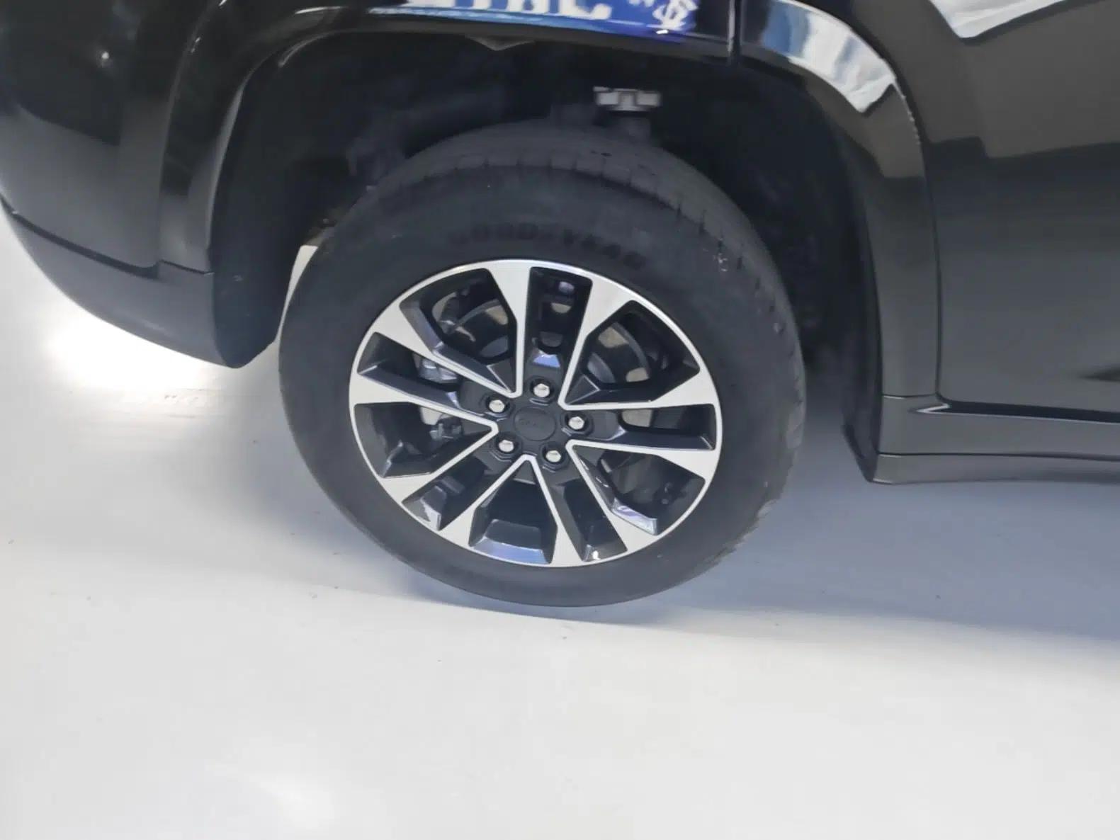 Jeep Grand Cherokee New Energy 2023 4xe Summit Edition — миниатюра 10