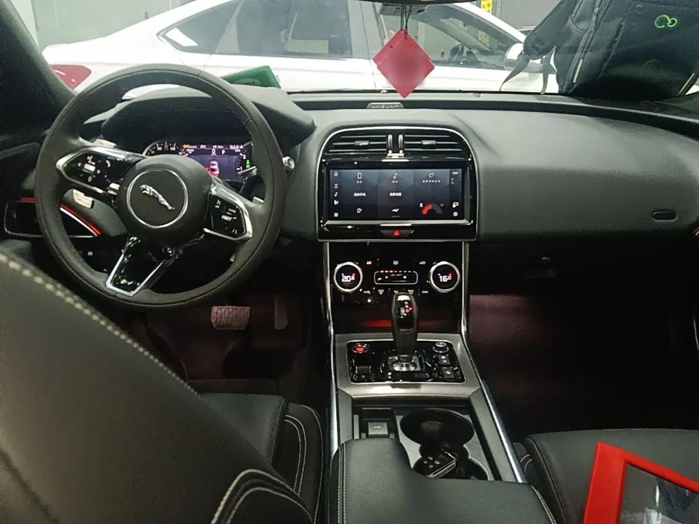 Jaguar XEL 2021 2.0T 200PS R-DYNAMIC Youth Sports Edition — миниатюра 16