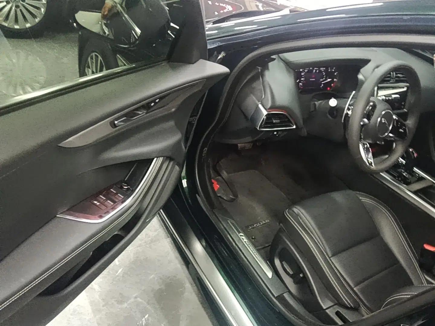 Jaguar XEL 2021 2.0T 200PS R-DYNAMIC Youth Sports Edition — миниатюра 22