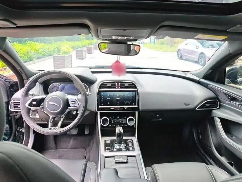 Jaguar XEL 2021 2.0T 200PS R-DYNAMIC Youth Sports Edition — миниатюра 28