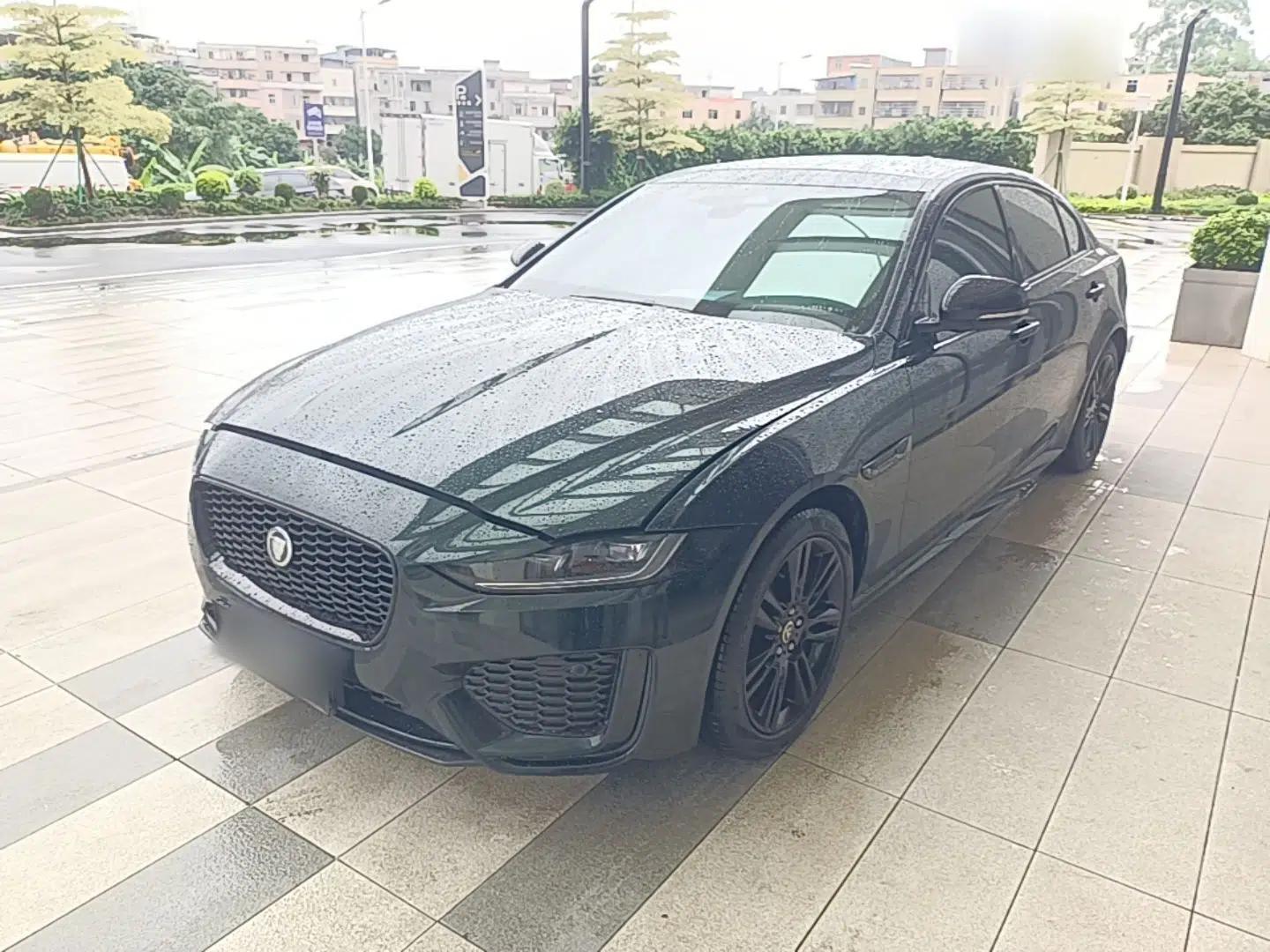 Jaguar XEL 2024 2.0T 250 PS R-DYNAMIC S Ebony Black Sport Edition — миниатюра 1